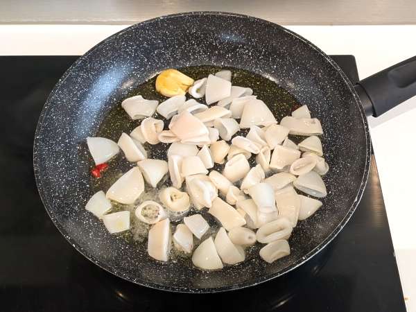 Saus cumi: bumbu yang sempurna untuk pasta - Persiapan langkah 4