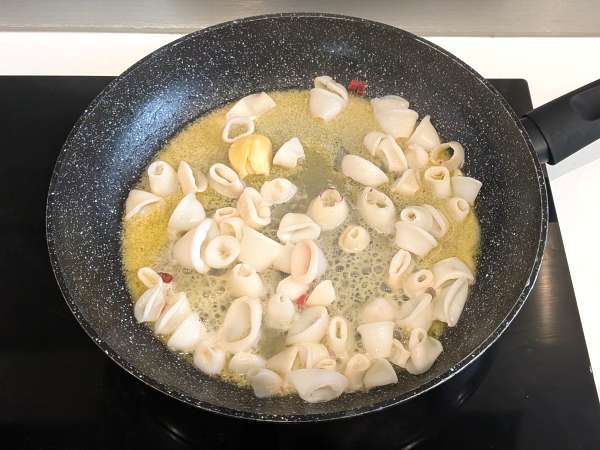 Saus cumi: bumbu yang sempurna untuk pasta - Persiapan langkah 5