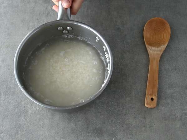 Onigiri dengan kuning telur yang diawetkan dengan kecap asin - Persiapan langkah 2