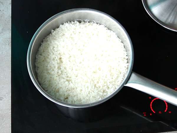 Onigiri dengan kuning telur yang diawetkan dengan kecap asin - Persiapan langkah 3