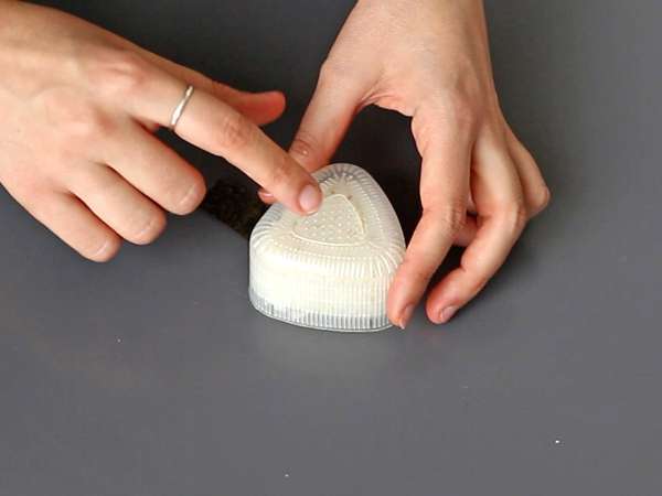 Onigiri dengan kuning telur yang diawetkan dengan kecap asin - Persiapan langkah 8