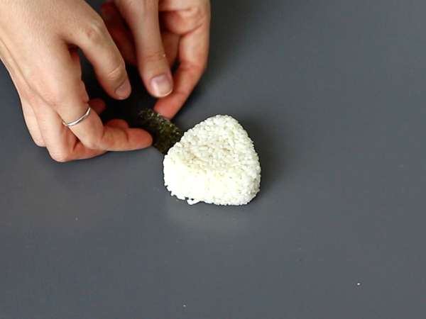 Onigiri dengan kuning telur yang diawetkan dengan kecap asin - Persiapan langkah 9