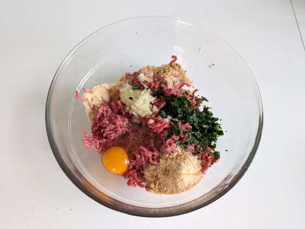 Bakso lembut dalam penggorengan udara: resep cepat dan mudah dengan daging sapi - Persiapan langkah 3