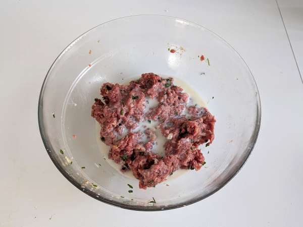 Bakso lembut dalam penggorengan udara: resep cepat dan mudah dengan daging sapi - Persiapan langkah 4