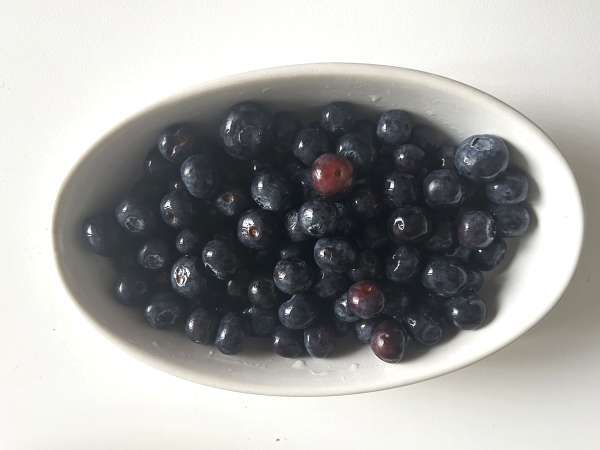 Blueberry almond crumble: keemasan di bagian atas, berair di bagian dalam - Persiapan langkah 1