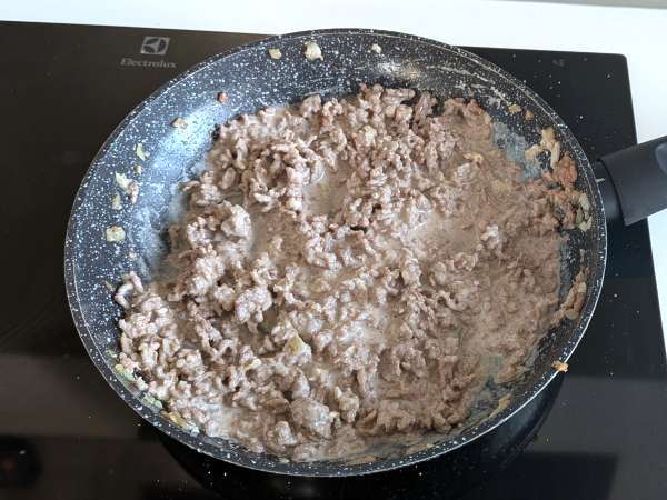 Roti burger penggorengan udara: cocok untuk makan malam yang cepat dan lezat - Persiapan langkah 2