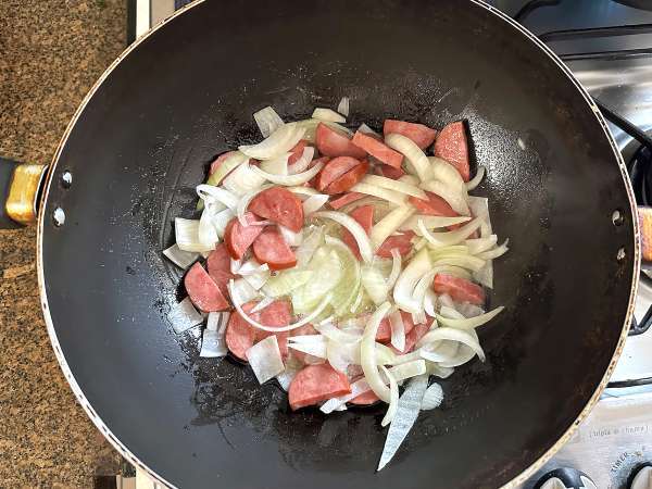 Farofa pepperoni emas dengan telur dan wortel - Persiapan langkah 1