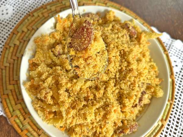 Farofa pepperoni emas dengan telur dan wortel - Persiapan langkah 4