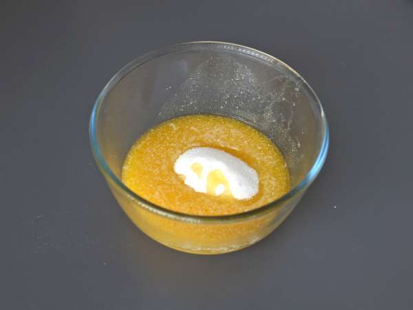 Kue pisang terbalik dengan fondant ekstra - Persiapan langkah 3