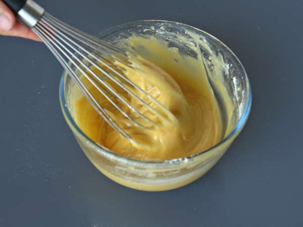 Kue pisang terbalik dengan fondant ekstra - Persiapan langkah 5