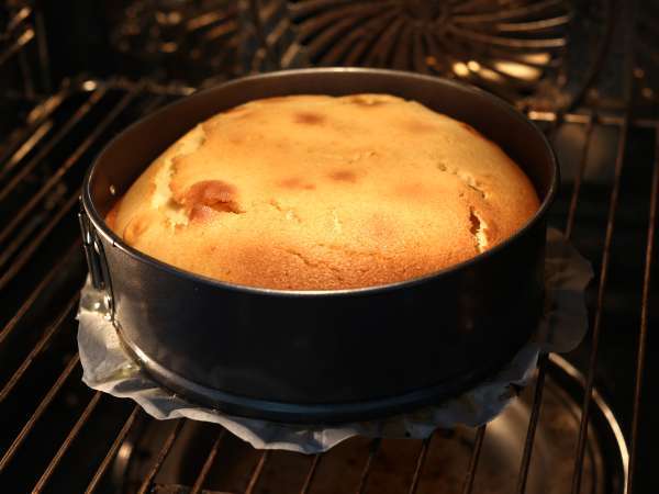 Kue pisang terbalik dengan fondant ekstra - Persiapan langkah 8