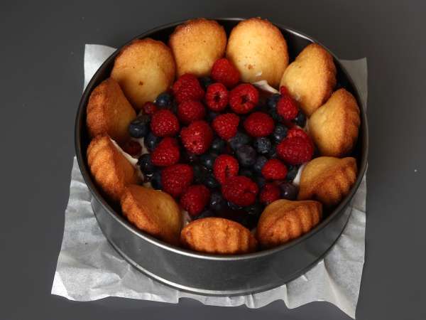 Charlotte buah merah dengan madeleine - Persiapan langkah 6