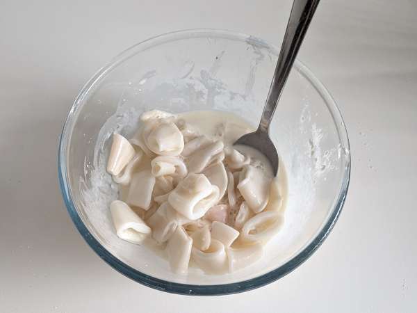 Cincin cumi dalam penggorengan udara renyah dan ringan - Persiapan langkah 4