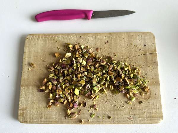 Kue pistachio, jeruk nipis, dan cukini yang sangat lembap - Persiapan langkah 2