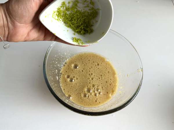 Kue pistachio, jeruk nipis, dan cukini yang sangat lembap - Persiapan langkah 4