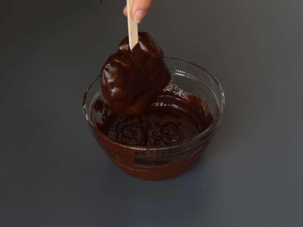 Es krim skyr, raspberry, dan cokelat. Camilan sehat untuk hari yang cerah! - Persiapan langkah 4