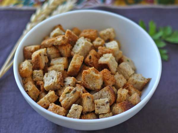 Crouton herba yang renyah di dalam Air Fryer (cepat dan mudah) - Persiapan langkah 7