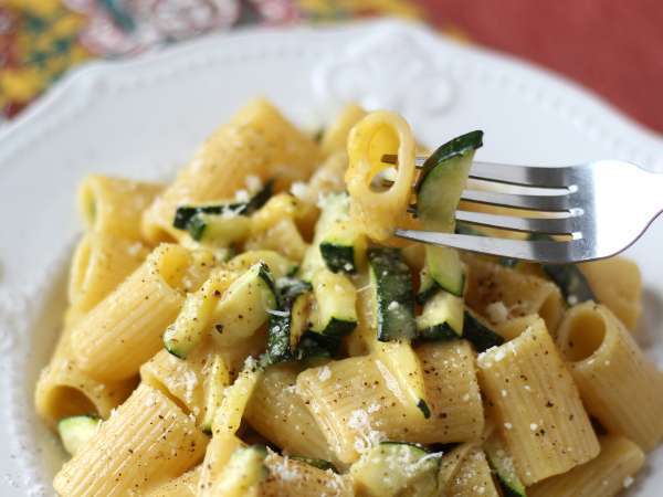 Courgette Carbonara: resep vegetarian yang mudah dibuat - Persiapan langkah 10