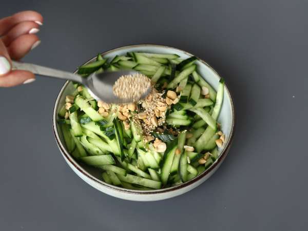 Salad mentimun pedas dengan kacang tanah - Persiapan langkah 3