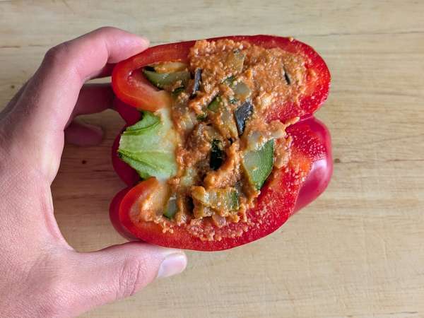 Paprika isi vegetarian panggang: resep mudah dan lezat dengan sayuran dan keju mozzarella - Persiapan langkah 6
