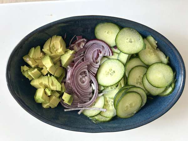 Mentimun, buncis panggang, alpukat, dan salad feta - Persiapan langkah 2