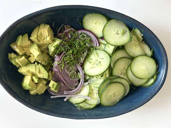 Mentimun, buncis panggang, alpukat, dan salad feta - Persiapan langkah 3