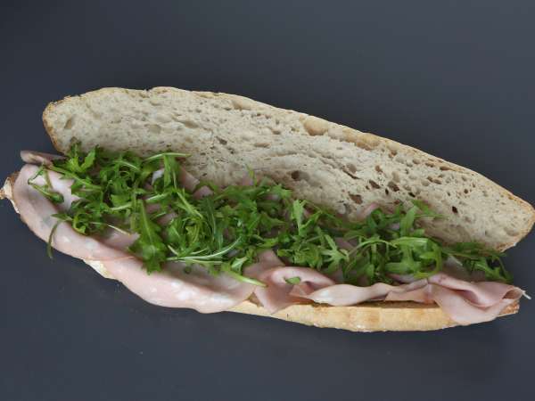 Sandwich gourmet Italia dengan keju mortadella dan burrata - Persiapan langkah 3