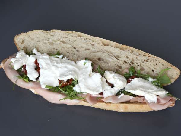 Sandwich gourmet Italia dengan keju mortadella dan burrata - Persiapan langkah 5