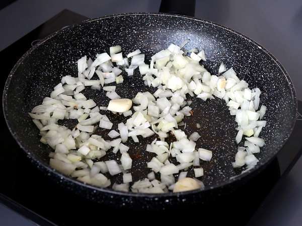 Pasta Orzo dengan Tomat dan Udang ala Risotto - Persiapan langkah 2