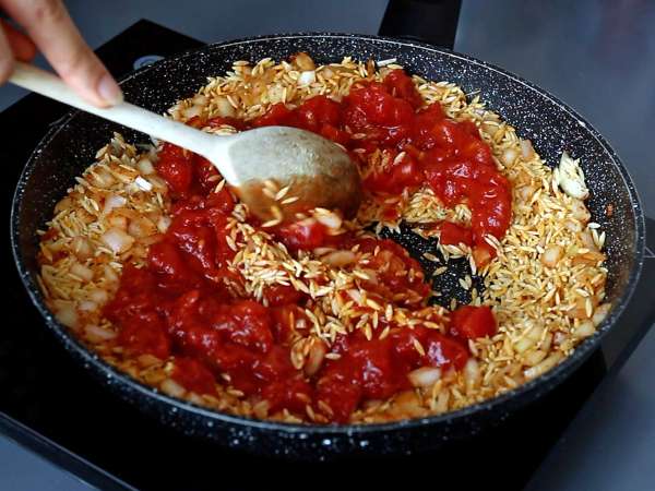 Pasta Orzo dengan Tomat dan Udang ala Risotto - Persiapan langkah 4