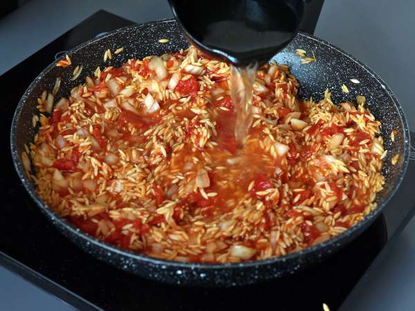 Pasta Orzo dengan Tomat dan Udang ala Risotto - Persiapan langkah 5