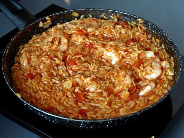 Pasta Orzo dengan Tomat dan Udang ala Risotto - Persiapan langkah 7