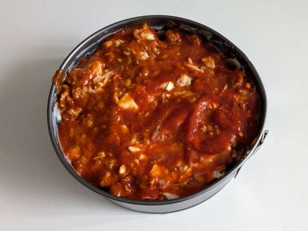 Timballo rigatoni panggang dengan sosis, saus bechamel, dan mozzarella - Persiapan langkah 11