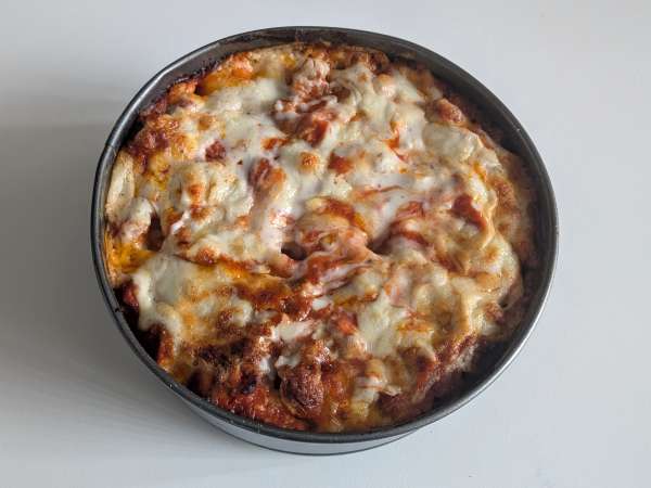 Timballo rigatoni panggang dengan sosis, saus bechamel, dan mozzarella - Persiapan langkah 13