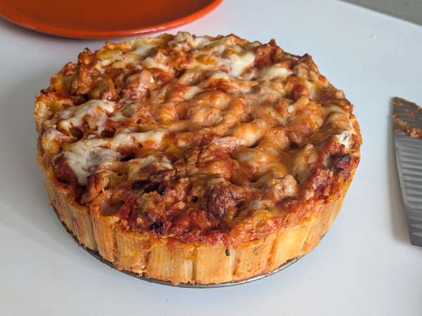 Timballo rigatoni panggang dengan sosis, saus bechamel, dan mozzarella - Persiapan langkah 14
