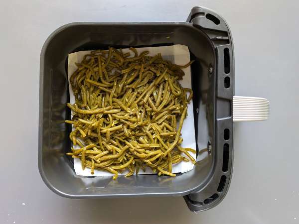 Kacang hijau dengan saus Thailand yang dimasak menggunakan Air Fryer - Persiapan langkah 3