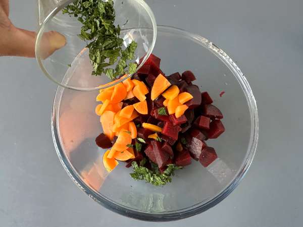 Salad bit dengan halloumi panggang - Persiapan langkah 2