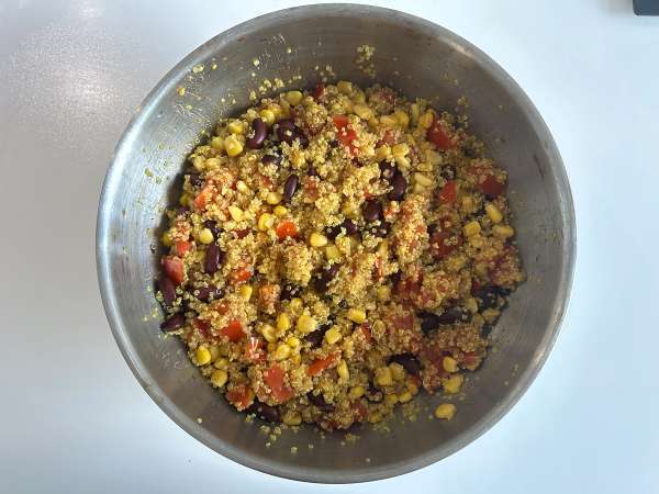 Salad protein quinoa dengan kacang merah dan jagung - Persiapan langkah 6