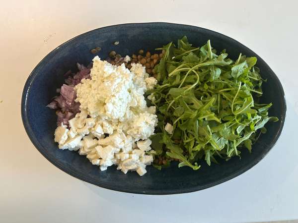 Salad lentil kaya protein dengan keju cottage, mudah dan cepat - Persiapan langkah 3