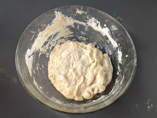 Focaccia yang tebal dan empuk dengan tomat ceri, zaitun, dan oregano - Persiapan langkah 4