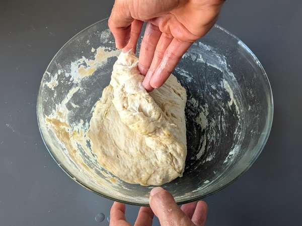 Focaccia yang tebal dan empuk dengan tomat ceri, zaitun, dan oregano - Persiapan langkah 6