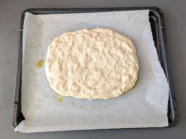 Focaccia yang tebal dan empuk dengan tomat ceri, zaitun, dan oregano - Persiapan langkah 9