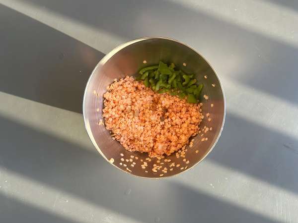 Pancake asin dengan kacang lentil merah: resep mudah dan kaya protein - Persiapan langkah 2