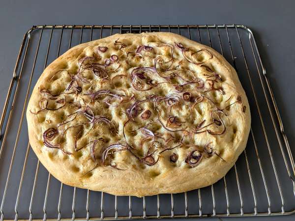 Focaccia pedesaan dengan bawang bombay dan rosemary - Persiapan langkah 12