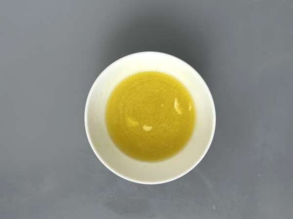 Daging punggung ikan kod dengan perasan lemon, bawang putih, dan rempah-rempah - Persiapan langkah 2