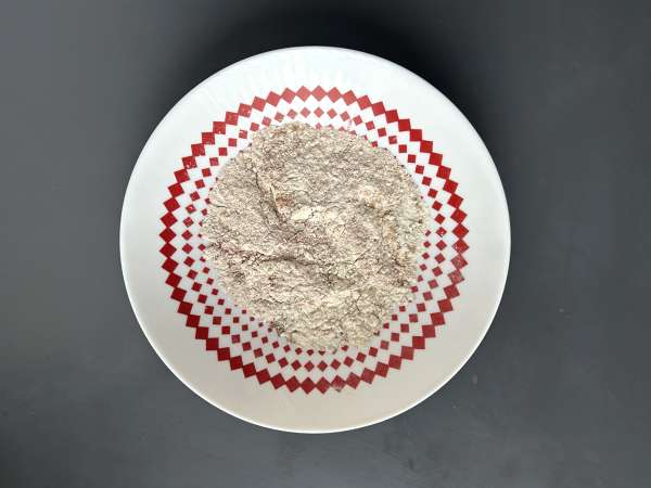 Daging punggung ikan kod dengan perasan lemon, bawang putih, dan rempah-rempah - Persiapan langkah 3