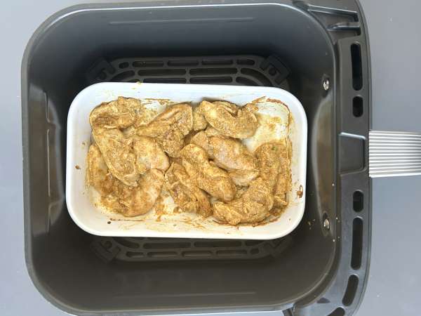 Shawarma ayam dengan Air Fryer, roti pita, dan saus tahini - Persiapan langkah 5