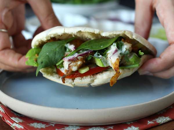 Shawarma ayam dengan Air Fryer, roti pita, dan saus tahini - Persiapan langkah 8