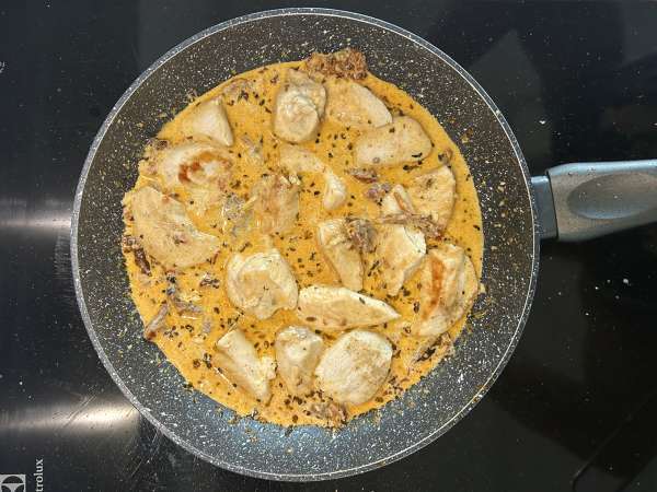 Marry Me Chicken Pasta: pasta krim dengan ayam, tomat kering, dan parmesan - Persiapan langkah 9