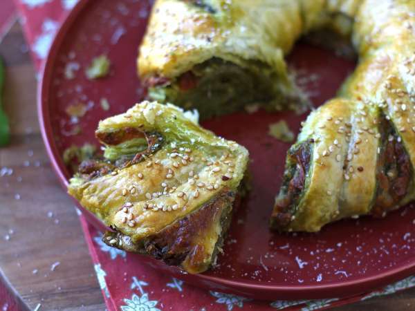Roti lapis berbentuk mahkota dengan pesto, mozzarella, dan tomat kering - Persiapan langkah 7